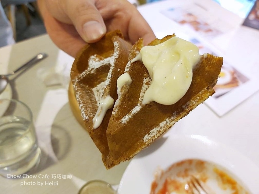 台中南屯下午茶 Chow Chow Cafe 巧巧咖啡 果山果海鬆餅.jpg