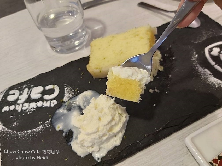 台中南屯下午茶 Chow Chow Cafe 巧巧咖啡 雪天使檸檬糖霜蛋糕.jpg.jpg.jpg
