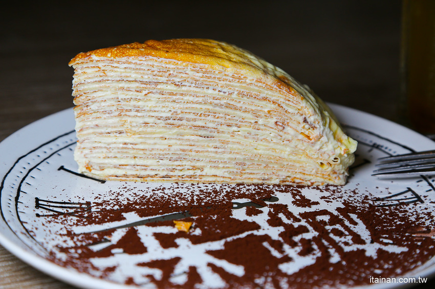 台南美食｜餐點好吃甜點也厲害!!複合式餐廳居然藏著很厲害的限量千層!!台南東區森林系清新餐廳「森鑶複合式餐廳」 - 台南好Food遊