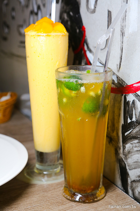 台南美食｜餐點好吃甜點也厲害!!複合式餐廳居然藏著很厲害的限量千層!!台南東區森林系清新餐廳「森鑶複合式餐廳」 - 台南好Food遊