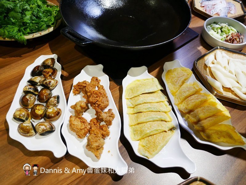 《新竹竹北美食》 韋爐復刻食鍋。以盤計價想吃什麼自己拿。食材新鮮現點現切肉品大推薦。復古空間一起圍爐吃美味石頭火鍋 ︱影片