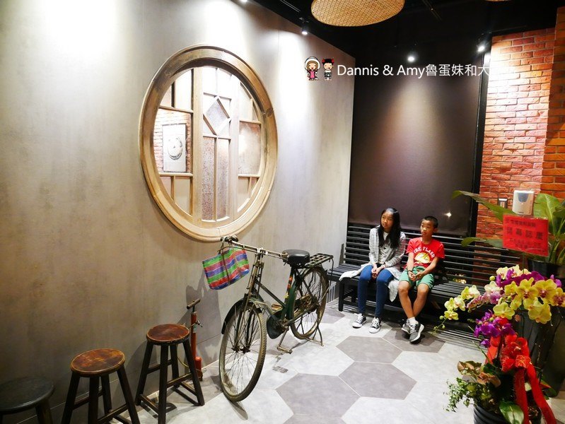 《新竹竹北美食》 韋爐復刻食鍋。以盤計價想吃什麼自己拿。食材新鮮現點現切肉品大推薦。復古空間一起圍爐吃美味石頭火鍋 ︱影片