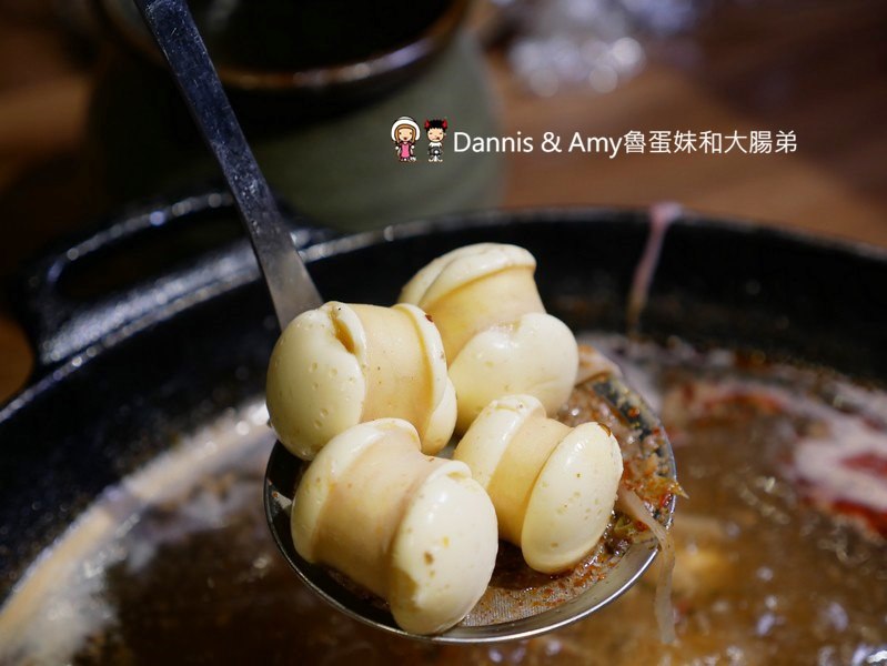 《新竹竹北美食》 韋爐復刻食鍋。以盤計價想吃什麼自己拿。食材新鮮現點現切肉品大推薦。復古空間一起圍爐吃美味石頭火鍋 ︱影片