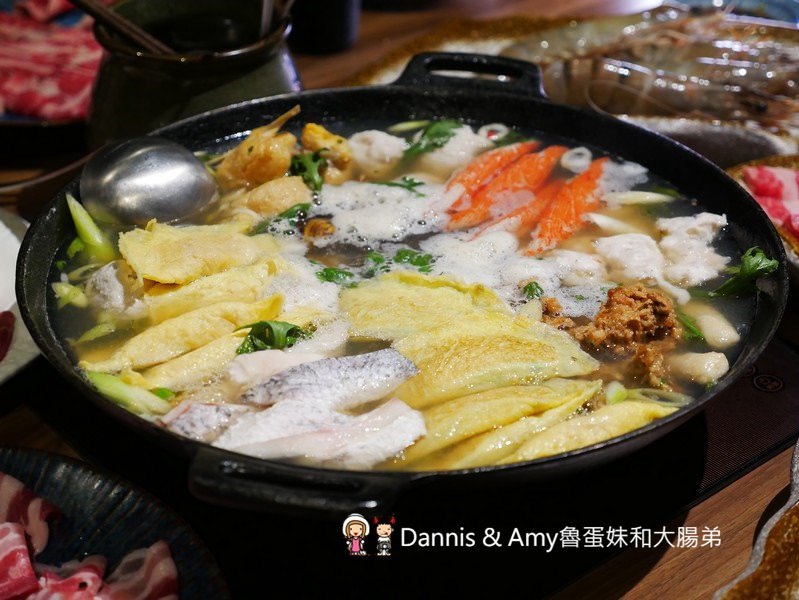 《新竹竹北美食》 韋爐復刻食鍋。以盤計價想吃什麼自己拿。食材新鮮現點現切肉品大推薦。復古空間一起圍爐吃美味石頭火鍋 ︱影片