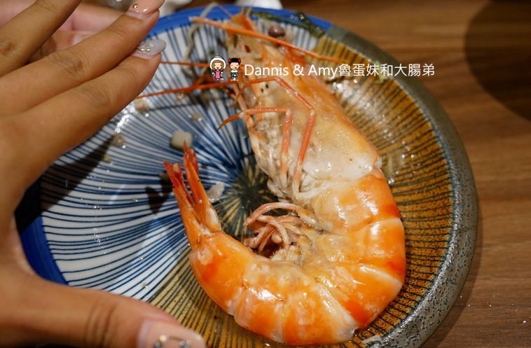 《新竹竹北美食》 韋爐復刻食鍋。以盤計價想吃什麼自己拿。食材新鮮現點現切肉品大推薦。復古空間一起圍爐吃美味石頭火鍋 ︱影片