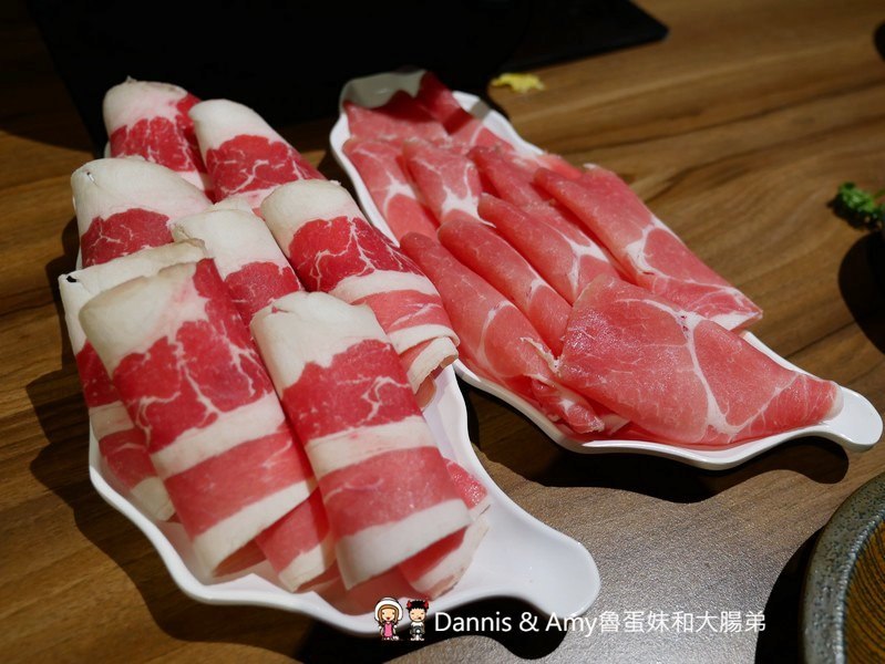 《新竹竹北美食》 韋爐復刻食鍋。以盤計價想吃什麼自己拿。食材新鮮現點現切肉品大推薦。復古空間一起圍爐吃美味石頭火鍋 ︱影片