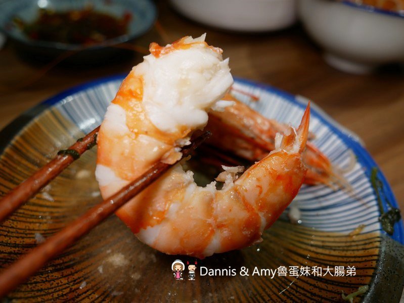 《新竹竹北美食》 韋爐復刻食鍋。以盤計價想吃什麼自己拿。食材新鮮現點現切肉品大推薦。復古空間一起圍爐吃美味石頭火鍋 ︱影片