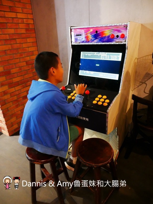 《新竹竹北美食》 韋爐復刻食鍋。以盤計價想吃什麼自己拿。食材新鮮現點現切肉品大推薦。復古空間一起圍爐吃美味石頭火鍋 ︱影片