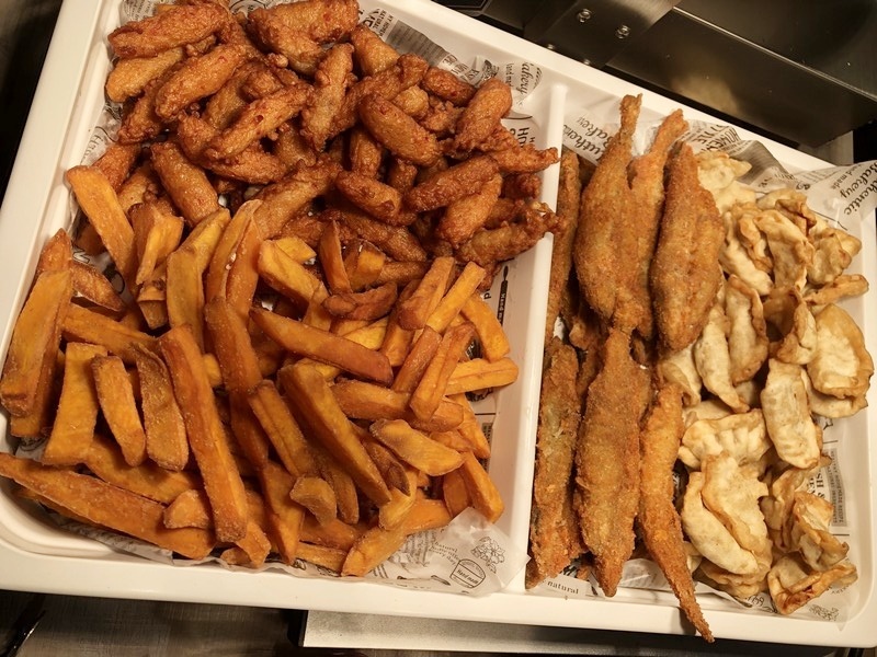 《新竹牛排推薦》牛室炙燒牛排。沙拉x披薩x咖哩飯x炸物小菜 x飲料甜點冰淇淋自助吧吃到飽 ｜情人節聖誕節約會朋友聚餐好去處（影片）