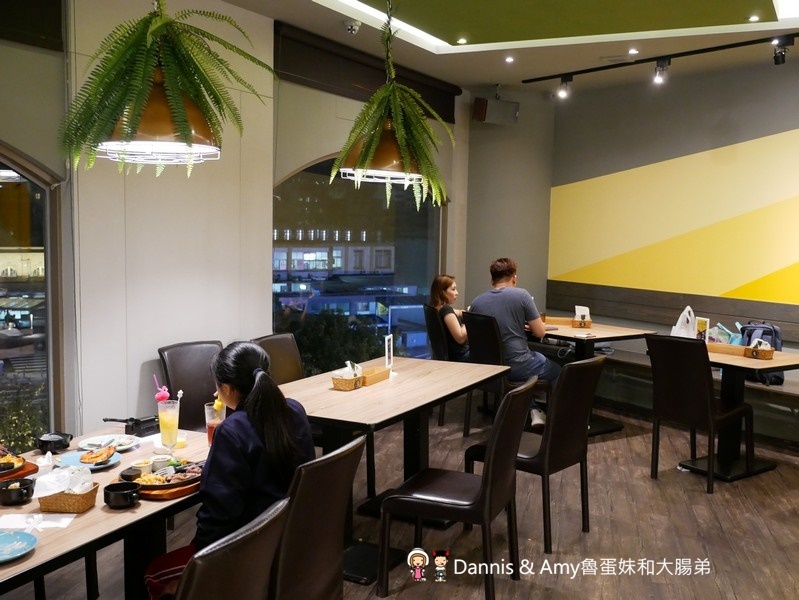 《新竹牛排推薦》牛室炙燒牛排。沙拉x披薩x咖哩飯x炸物小菜 x飲料甜點冰淇淋自助吧吃到飽 ｜情人節聖誕節約會朋友聚餐好去處（影片）