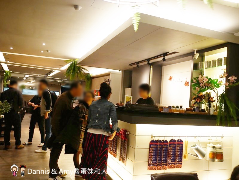 《新竹牛排推薦》牛室炙燒牛排。沙拉x披薩x咖哩飯x炸物小菜 x飲料甜點冰淇淋自助吧吃到飽 ｜情人節聖誕節約會朋友聚餐好去處（影片）