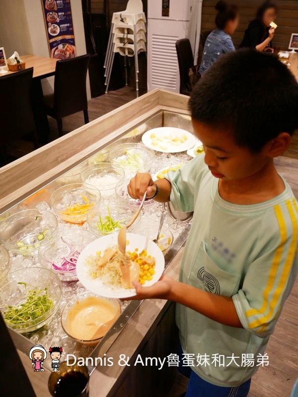 《新竹牛排推薦》牛室炙燒牛排。沙拉x披薩x咖哩飯x炸物小菜 x飲料甜點冰淇淋自助吧吃到飽 ｜情人節聖誕節約會朋友聚餐好去處（影片）