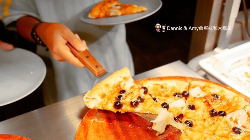 《新竹牛排推薦》牛室炙燒牛排。沙拉x披薩x咖哩飯x炸物小菜 x飲料甜點冰淇淋自助吧吃到飽 ｜情人節聖誕節約會朋友聚餐好去處（影片）