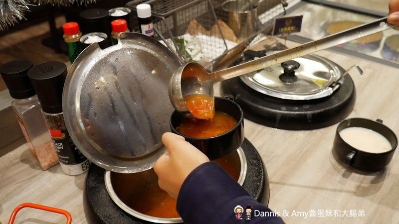 《新竹牛排推薦》牛室炙燒牛排。沙拉x披薩x咖哩飯x炸物小菜 x飲料甜點冰淇淋自助吧吃到飽 ｜情人節聖誕節約會朋友聚餐好去處（影片）