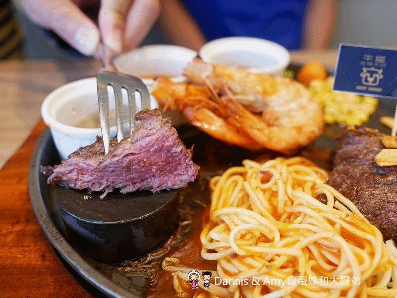 四月一定要帶小朋友來牛室！買大送小活動太划算了吧～身高130公分以內直接爽吃自助吧