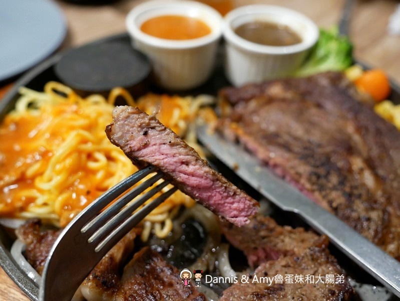 《新竹牛排推薦》牛室炙燒牛排。沙拉x披薩x咖哩飯x炸物小菜 x飲料甜點冰淇淋自助吧吃到飽 ｜情人節聖誕節約會朋友聚餐好去處（影片）