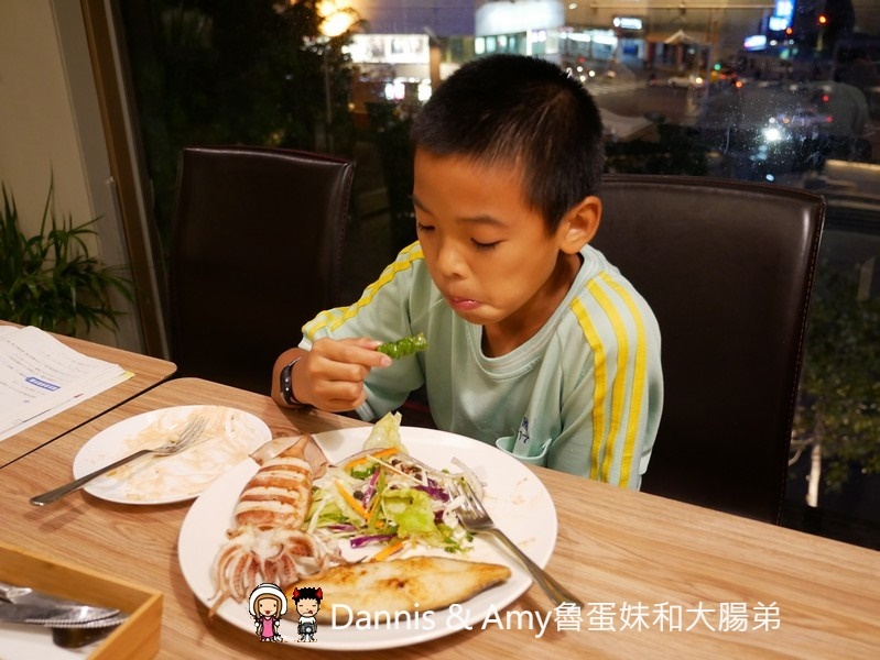 《新竹牛排推薦》牛室炙燒牛排。沙拉x披薩x咖哩飯x炸物小菜 x飲料甜點冰淇淋自助吧吃到飽 ｜情人節聖誕節約會朋友聚餐好去處（影片）