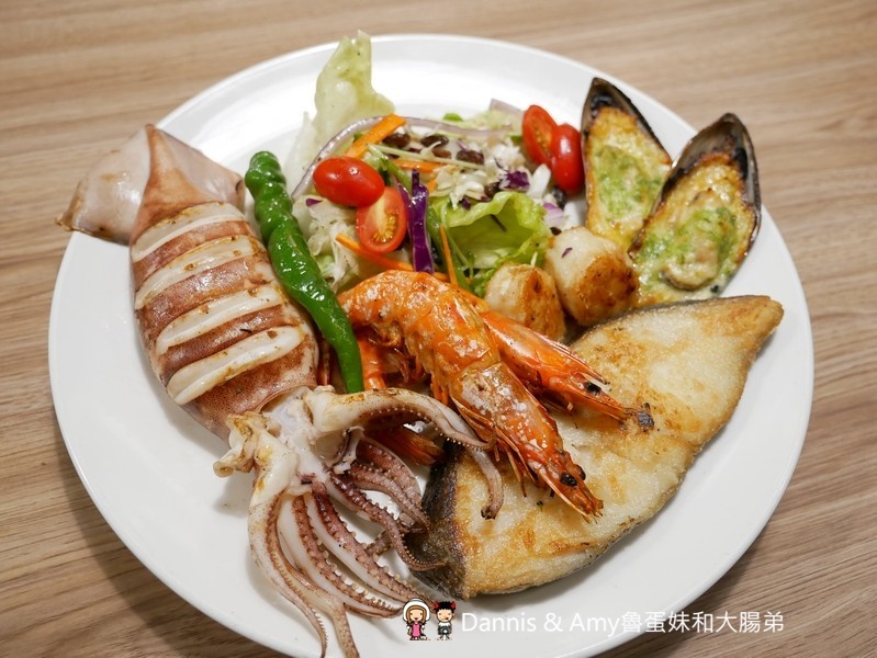 《新竹牛排推薦》牛室炙燒牛排。沙拉x披薩x咖哩飯x炸物小菜 x飲料甜點冰淇淋自助吧吃到飽 ｜情人節聖誕節約會朋友聚餐好去處（影片）