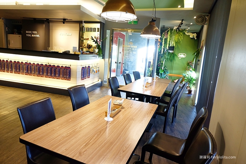 牛室炙燒牛排。地表史上最狂吃到飽,只要299元,牛排+披蕯、buffert 通通無限呷免驚! @蹦啾♥謝蘿莉 La vie heureuse