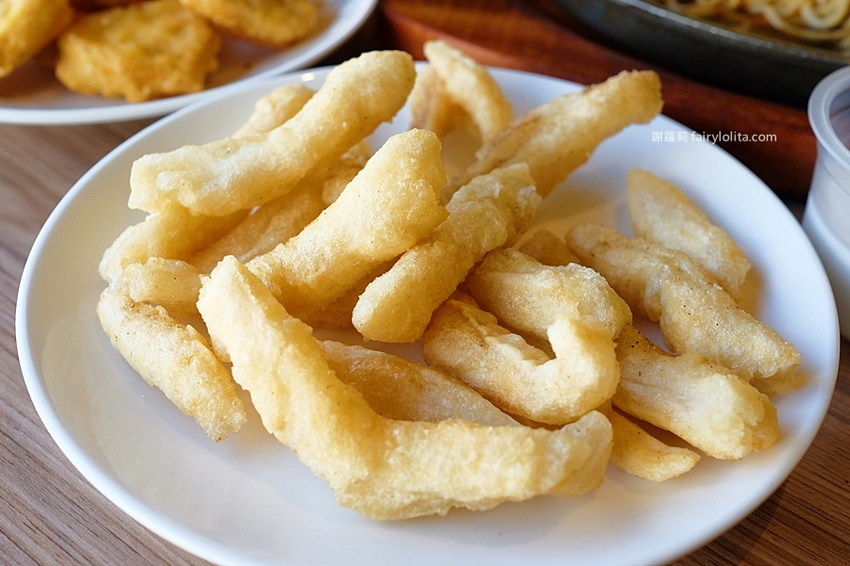 牛室炙燒牛排。地表史上最狂吃到飽,只要299元,牛排+披蕯、buffert 通通無限呷免驚! @蹦啾♥謝蘿莉 La vie heureuse