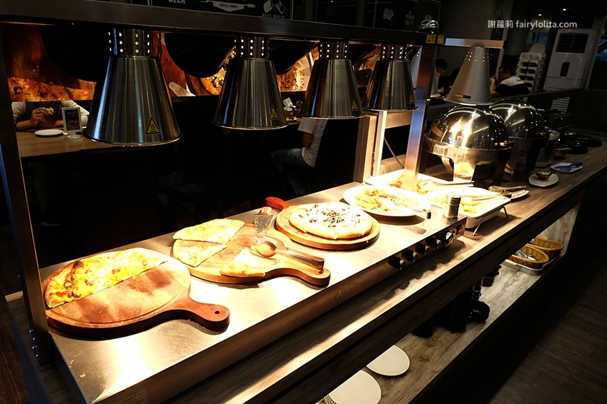 牛室炙燒牛排。地表史上最狂吃到飽,只要299元,牛排+披蕯、buffert 通通無限呷免驚! @蹦啾♥謝蘿莉 La vie heureuse