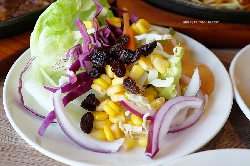 牛室炙燒牛排。地表史上最狂吃到飽,只要299元,牛排+披蕯、buffert 通通無限呷免驚! @蹦啾♥謝蘿莉 La vie heureuse