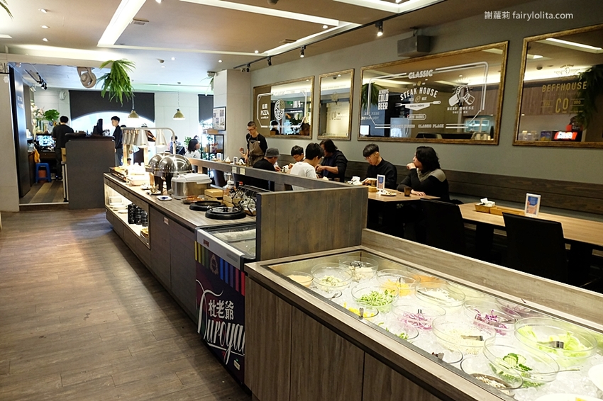 牛室炙燒牛排。地表史上最狂吃到飽,只要299元,牛排+披蕯、buffert 通通無限呷免驚! @蹦啾♥謝蘿莉 La vie heureuse
