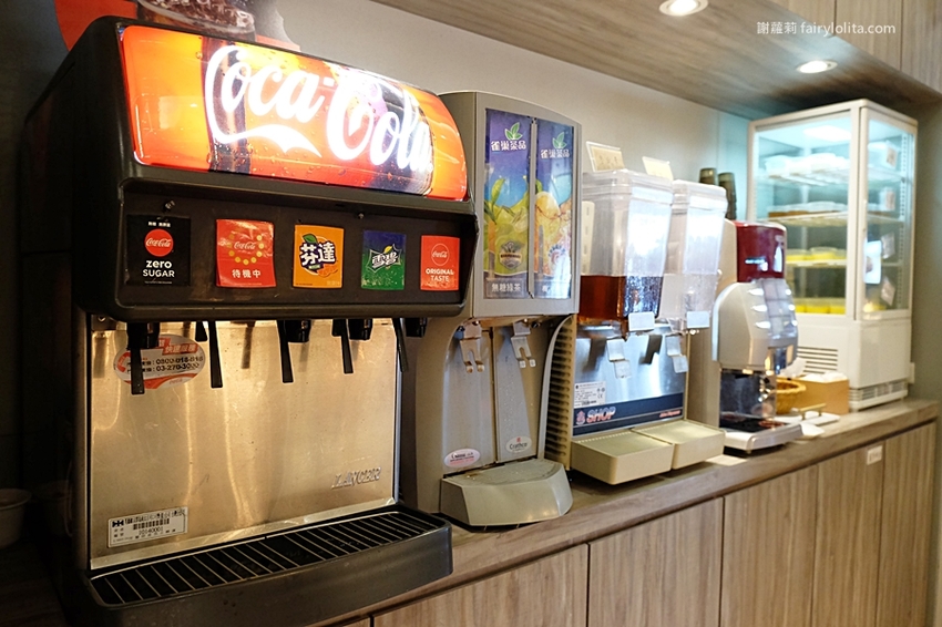 牛室炙燒牛排。地表史上最狂吃到飽,只要299元,牛排+披蕯、buffert 通通無限呷免驚! @蹦啾♥謝蘿莉 La vie heureuse