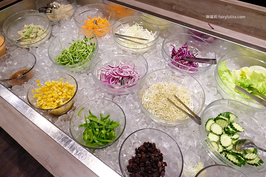 牛室炙燒牛排。地表史上最狂吃到飽,只要299元,牛排+披蕯、buffert 通通無限呷免驚! @蹦啾♥謝蘿莉 La vie heureuse