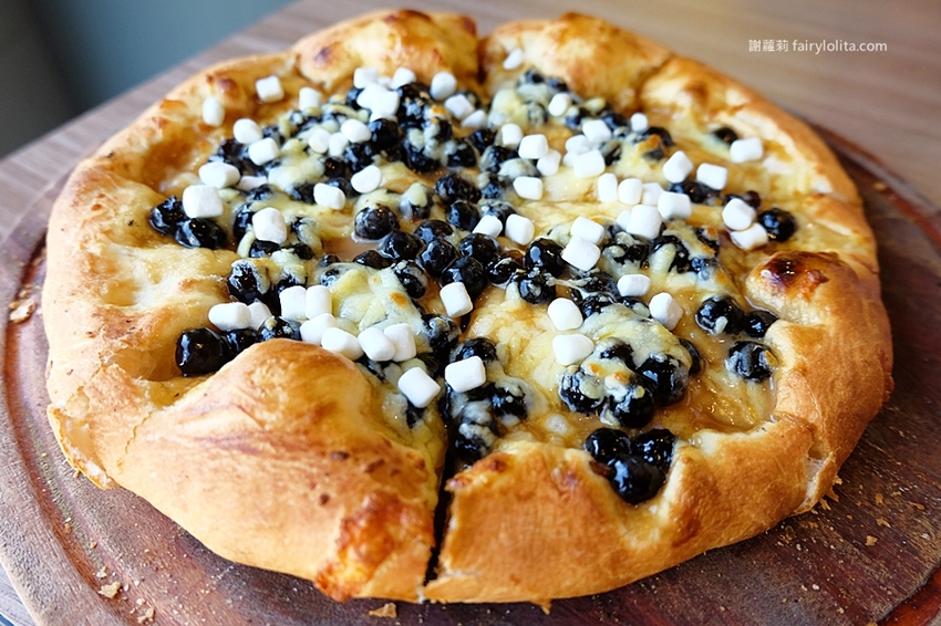 牛室炙燒牛排。地表史上最狂吃到飽,只要299元,牛排+披蕯、buffert 通通無限呷免驚! @蹦啾♥謝蘿莉 La vie heureuse