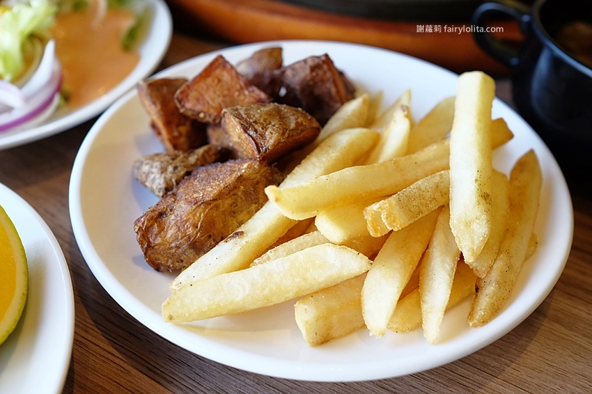 牛室炙燒牛排。地表史上最狂吃到飽,只要299元,牛排+披蕯、buffert 通通無限呷免驚! @蹦啾♥謝蘿莉 La vie heureuse