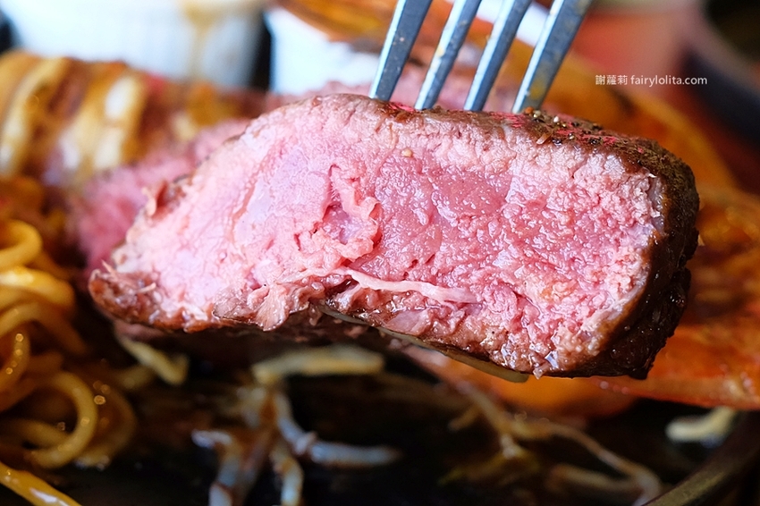 牛室炙燒牛排。地表史上最狂吃到飽,只要299元,牛排+披蕯、buffert 通通無限呷免驚! @蹦啾♥謝蘿莉 La vie heureuse