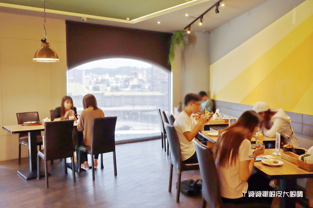 新竹火車站美食｜超萌的熊熊奶茶跟珍珠披薩在牛室炙燒牛排！平日299元享自助吧吃到飽