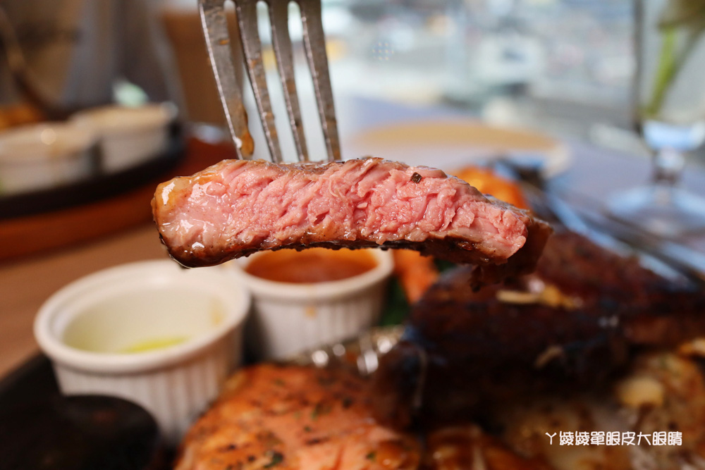 新竹火車站美食｜超萌的熊熊奶茶跟珍珠披薩在牛室炙燒牛排！平日299元享自助吧吃到飽