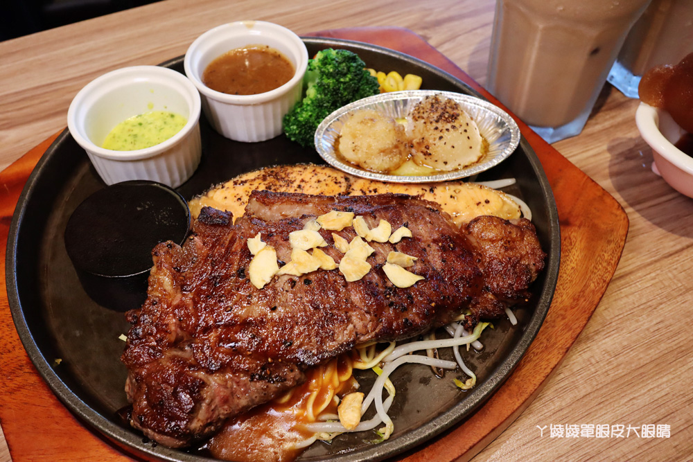 新竹火車站美食｜超萌的熊熊奶茶跟珍珠披薩在牛室炙燒牛排！平日299元享自助吧吃到飽