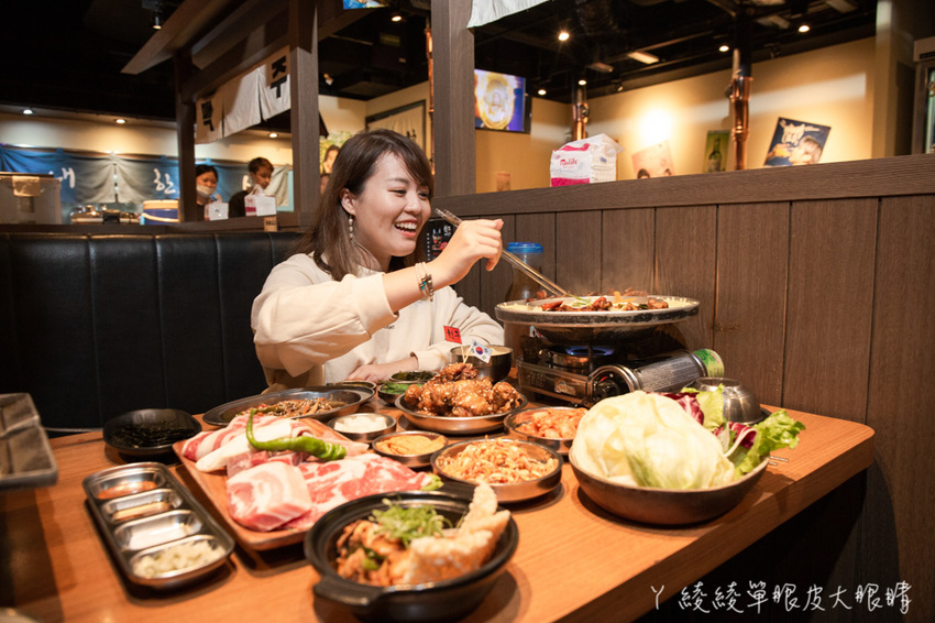 超讚豬五花通通吃爆！韓國烤肉怎麼點才划算？當日壽星免費送超浮誇燒肉蛋糕