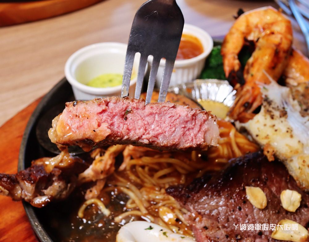 新竹火車站美食|超萌的熊熊奶茶跟珍珠披薩在牛室炙燒牛排!平日299元享自助吧吃到飽