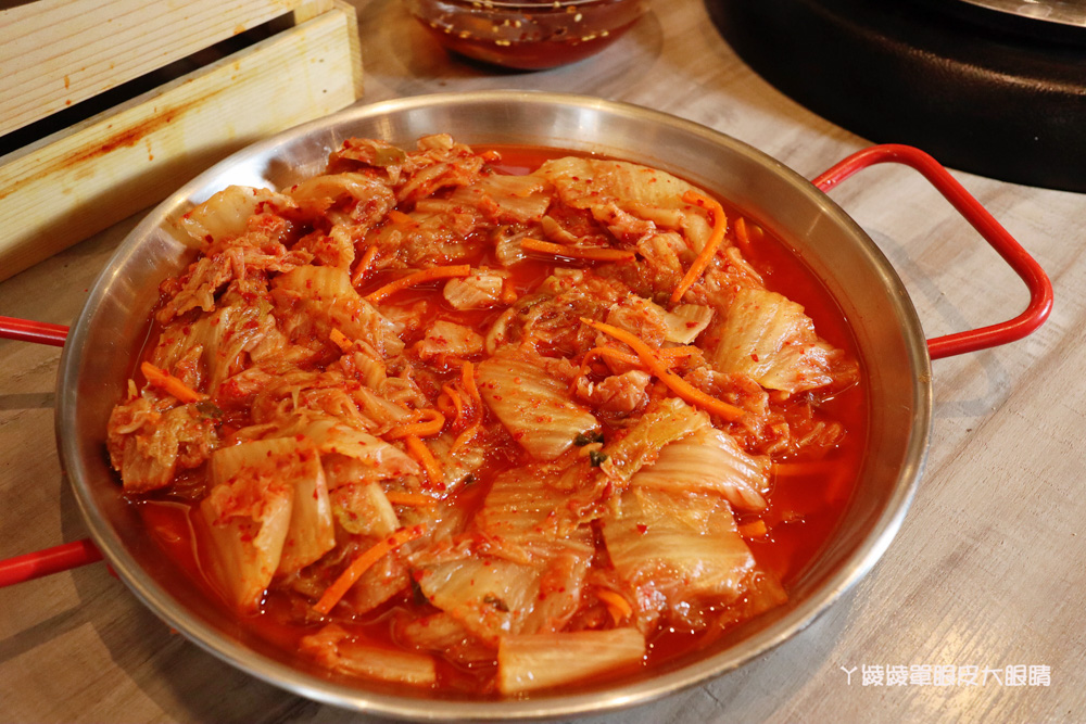 新竹火車站美食|超萌的熊熊奶茶跟珍珠披薩在牛室炙燒牛排!平日299元享自助吧吃到飽
