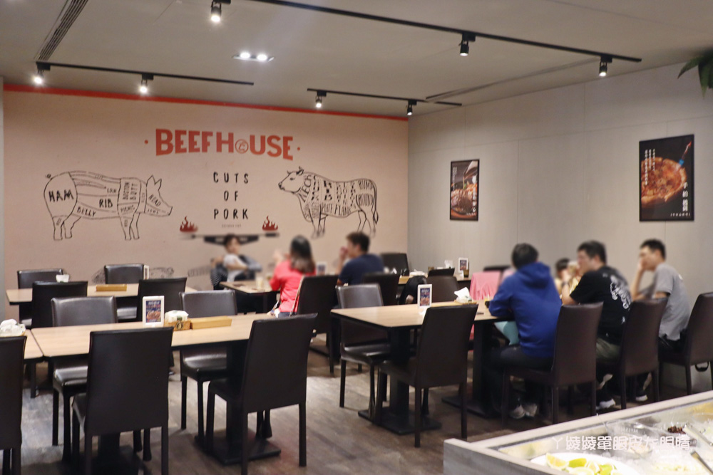 新竹火車站美食|超萌的熊熊奶茶跟珍珠披薩在牛室炙燒牛排!平日299元享自助吧吃到飽