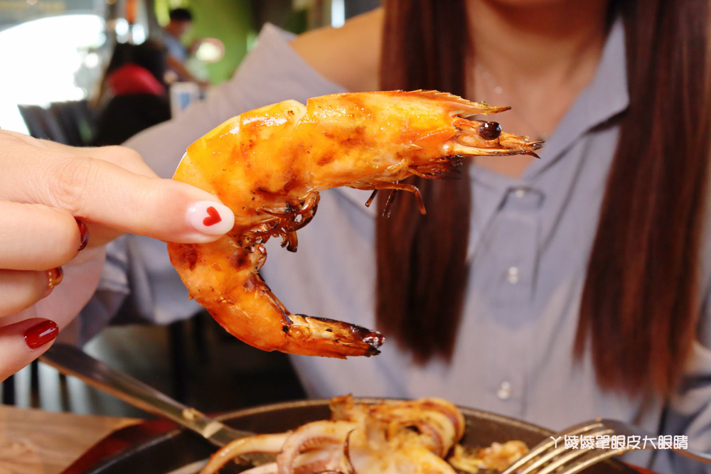 新竹火車站美食|超萌的熊熊奶茶跟珍珠披薩在牛室炙燒牛排!平日299元享自助吧吃到飽