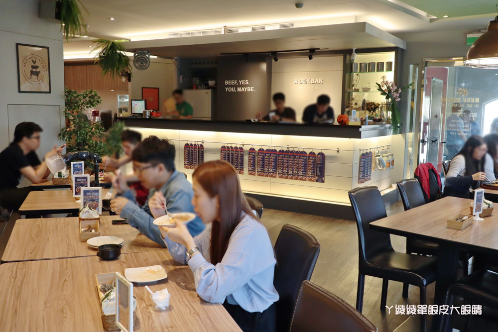 新竹火車站美食|超萌的熊熊奶茶跟珍珠披薩在牛室炙燒牛排!平日299元享自助吧吃到飽