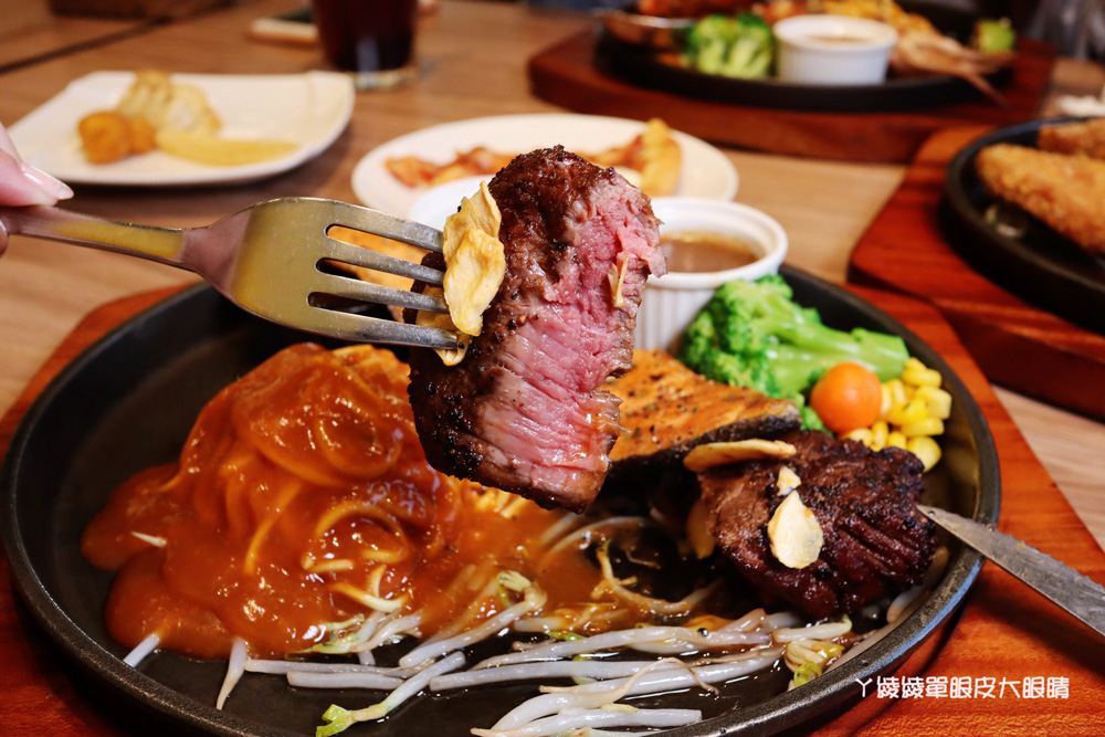 新竹火車站美食｜超萌的熊熊奶茶跟珍珠披薩在牛室炙燒牛排！平日299元享自助吧吃到飽