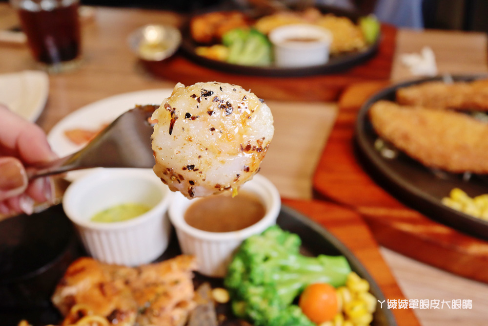 新竹火車站美食|超萌的熊熊奶茶跟珍珠披薩在牛室炙燒牛排!平日299元享自助吧吃到飽