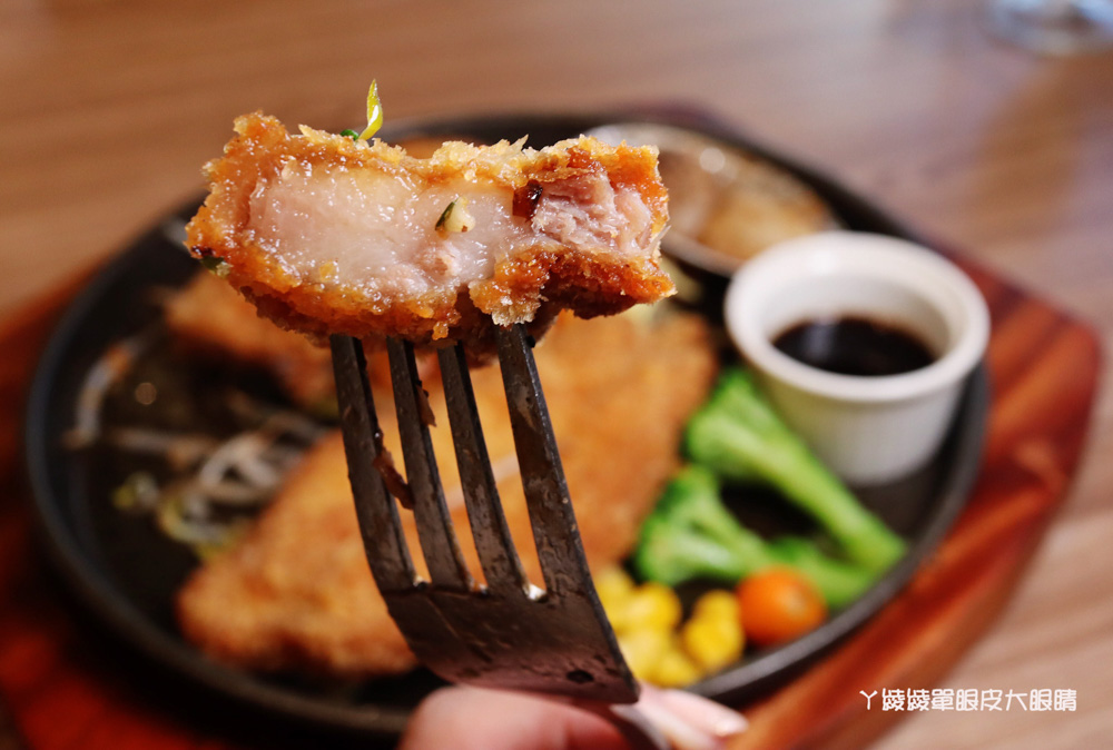 新竹火車站美食|超萌的熊熊奶茶跟珍珠披薩在牛室炙燒牛排!平日299元享自助吧吃到飽