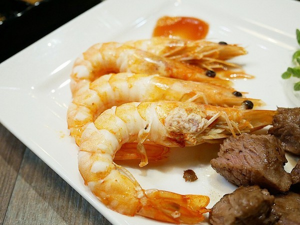 岩谷新鐵板料理Rock Valley(台中秀泰店)：岩谷新鐵板料理Rock Valley-台中秀泰百貨鐵板燒  雙人套餐超值享用  每天還有超值經濟餐替小資族省點錢