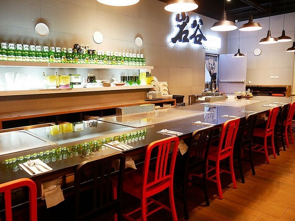 岩谷新鐵板料理Rock Valley(台中秀泰店)：岩谷新鐵板料理Rock Valley-台中秀泰百貨鐵板燒  雙人套餐超值享用  每天還有超值經濟餐替小資族省點錢