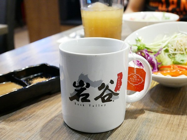 岩谷新鐵板料理Rock Valley(台中秀泰店)：岩谷新鐵板料理Rock Valley-台中秀泰百貨鐵板燒  雙人套餐超值享用  每天還有超值經濟餐替小資族省點錢