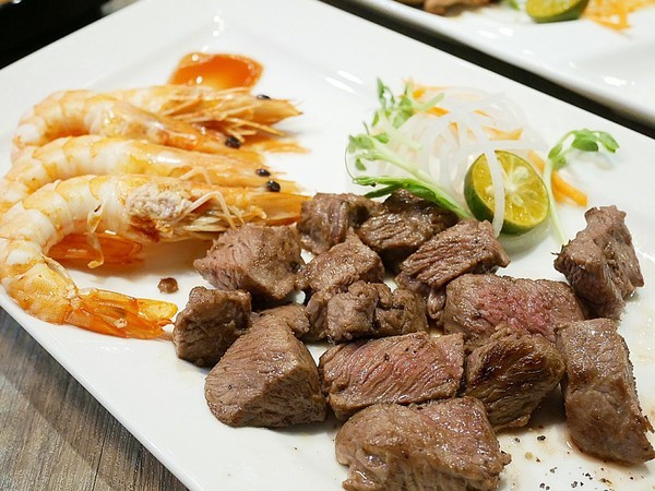 岩谷新鐵板料理Rock Valley(台中秀泰店)：岩谷新鐵板料理Rock Valley-台中秀泰百貨鐵板燒  雙人套餐超值享用  每天還有超值經濟餐替小資族省點錢