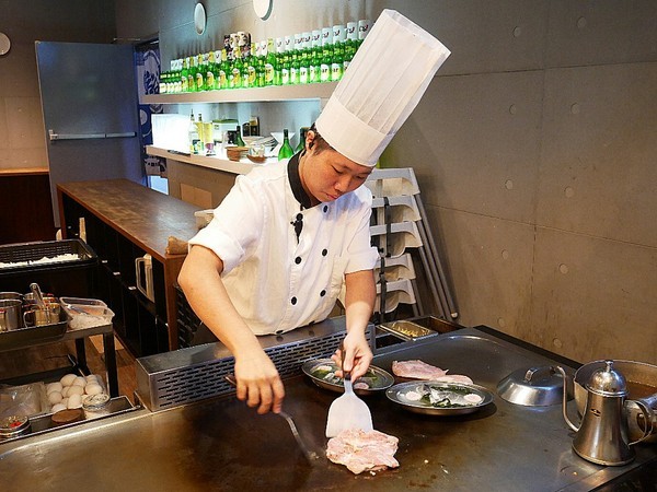 岩谷新鐵板料理Rock Valley(台中秀泰店)：岩谷新鐵板料理Rock Valley-台中秀泰百貨鐵板燒  雙人套餐超值享用  每天還有超值經濟餐替小資族省點錢