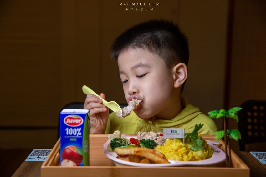 台北美食｜椰兄海派泰式創意料理Coco Brother慶城店～網路評價相當高人氣的泰式料理店，雙人套餐超實惠。活